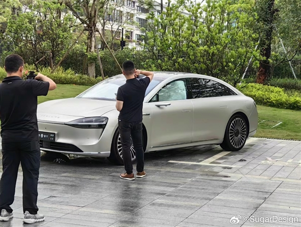 華為首款豪華旗艦轎車！享界S9實車曝光：德系BBA強敵