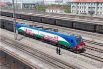 長度超4公里 載重3萬噸級(jí)！我國載重大貨運(yùn)列車開行