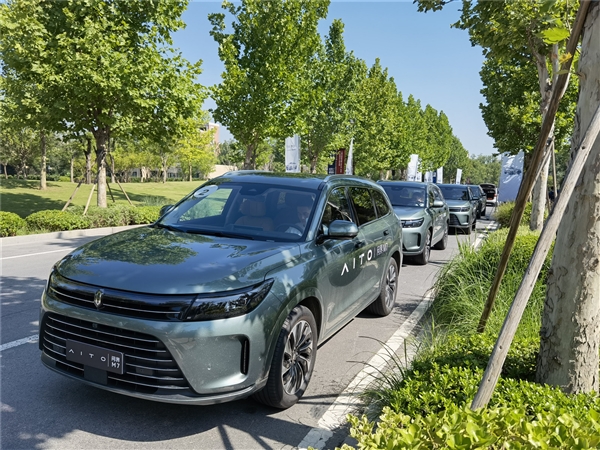 問界M7起火司乘3人遇難 車企回應引熱議：大家疑問太多