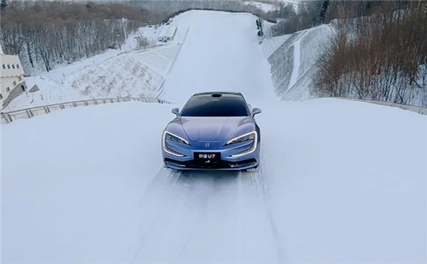 比亞迪百萬豪華轎車：仰望U7首搭革命性懸架技術云輦-Z