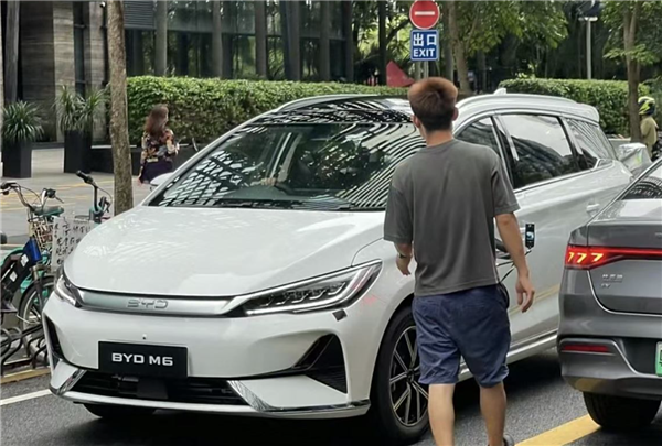 比亞迪全新MPV車(chē)型曝光：采用右舵設(shè)計(jì) 預(yù)計(jì)出口海外市場(chǎng)