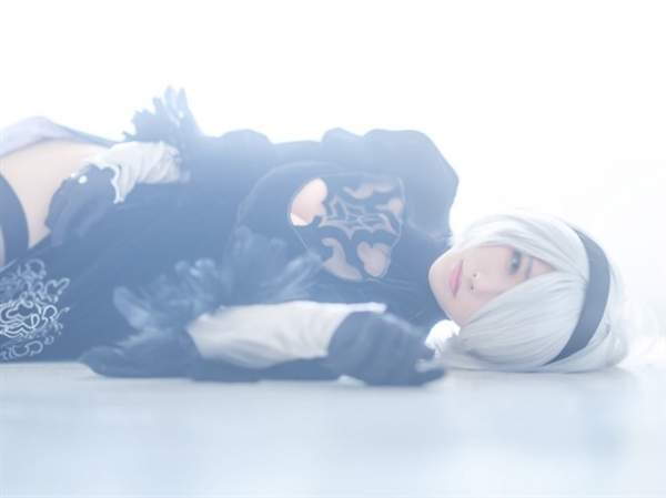 日本美女Cos《尼爾》婚紗2B：精致顏值 性感身材