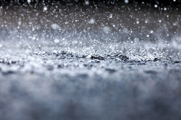 突現(xiàn)狂風(fēng)暴雨！北京連發(fā)雷電大風(fēng)冰雹三預(yù)警：10級(jí)大風(fēng) 冰雹在路上