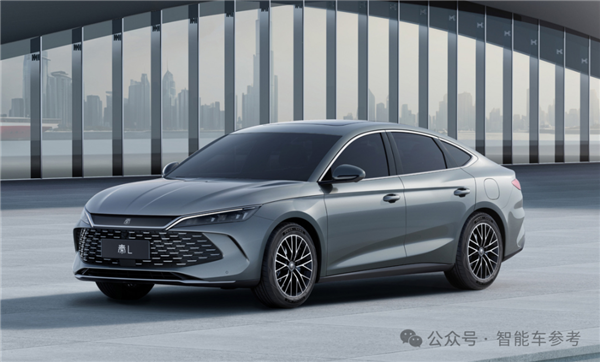 油耗2.9續(xù)航2100km！全球先進(jìn)插混發(fā)布：9.98萬(wàn)工業(yè)奇跡開回家