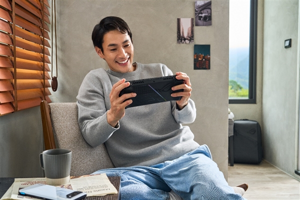 ROG掌機X正式發(fā)布！80Wh巨型電池、24GB+1TB超大空間