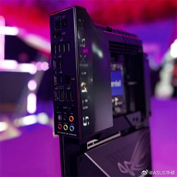 華碩ROG MAXIMUS HERO BTF背置主板亮相