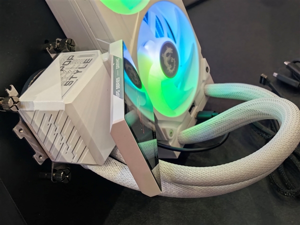 微星機(jī)電散新成果秀：優(yōu)雅堅(jiān)固楓木、獨(dú)特雙層葉片