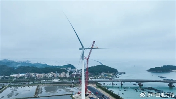 功率等級(jí)刷新！全球首臺(tái)18兆瓦海上風(fēng)電機(jī)組吊裝成功
