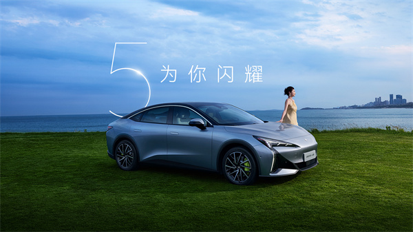 極狐阿爾法 S5 明晚 8 點(diǎn)開(kāi)啟交付