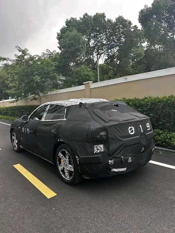 雷軍大殺招！小米汽車SUV路測諜照曝光：網(wǎng)友直呼法拉利Purosangue既視感