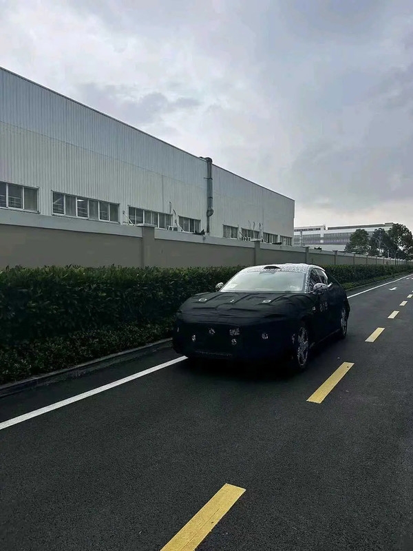 雷軍大殺招！小米汽車SUV路測諜照曝光：網(wǎng)友直呼法拉利Purosangue既視感