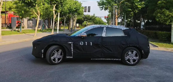 雷軍大殺招！小米汽車SUV路測諜照曝光：網(wǎng)友直呼法拉利Purosangue既視感