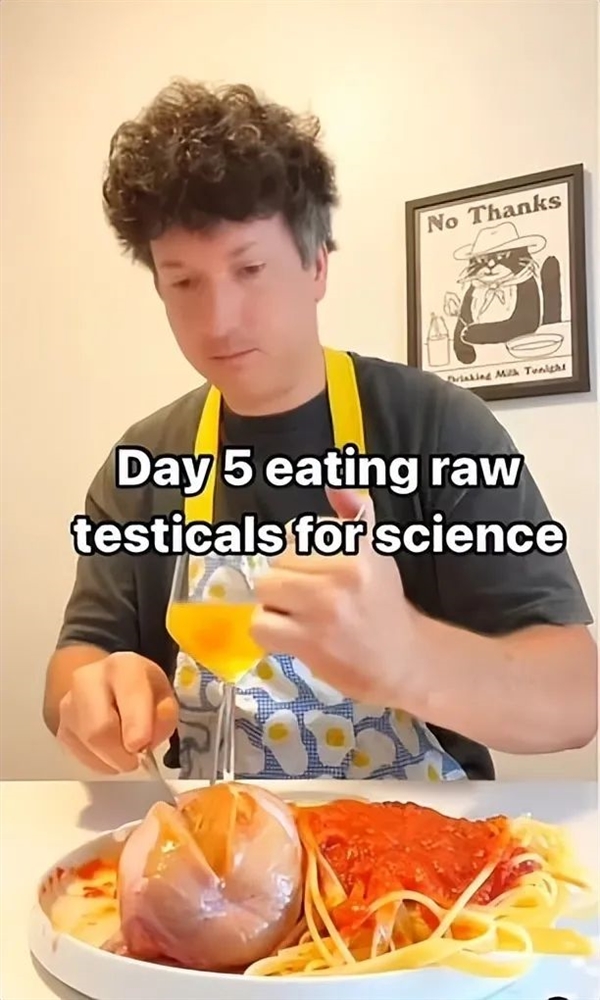 美國男子生吃雞肉100天失敗 又挑戰(zhàn)生吃牛蛋蛋