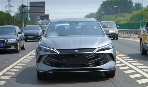 10萬級(jí)混動(dòng)車大橫評(píng)：比亞迪秦L油耗竟然不是優(yōu)！