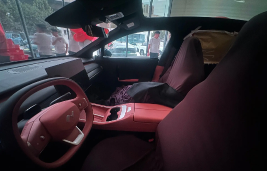 特斯拉同款簡約設(shè)計：樂道L60實車內(nèi)飾曝光