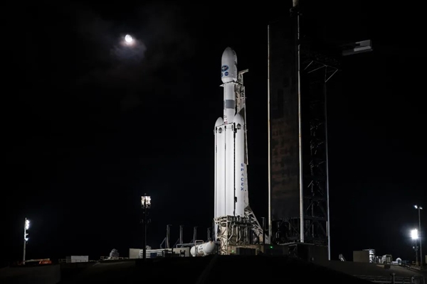 SpaceX重型獵鷹火箭今年首飛：發(fā)射世界先進(jìn)的衛(wèi)星
