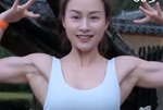 70后女子鍛煉14年身材似少女引圍觀：網(wǎng)友感嘆太自律、迷人