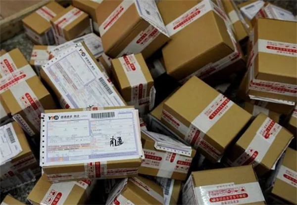 全國快遞業(yè)務(wù)量今年上半年突破 800 億件