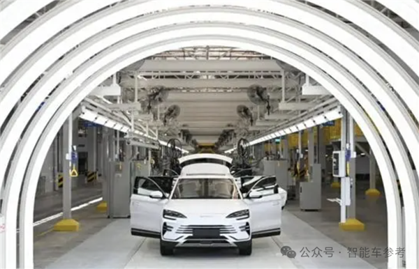 中國汽車1超2強格局：比亞迪無敵、理想復(fù)蘇、華為狂干BBA
