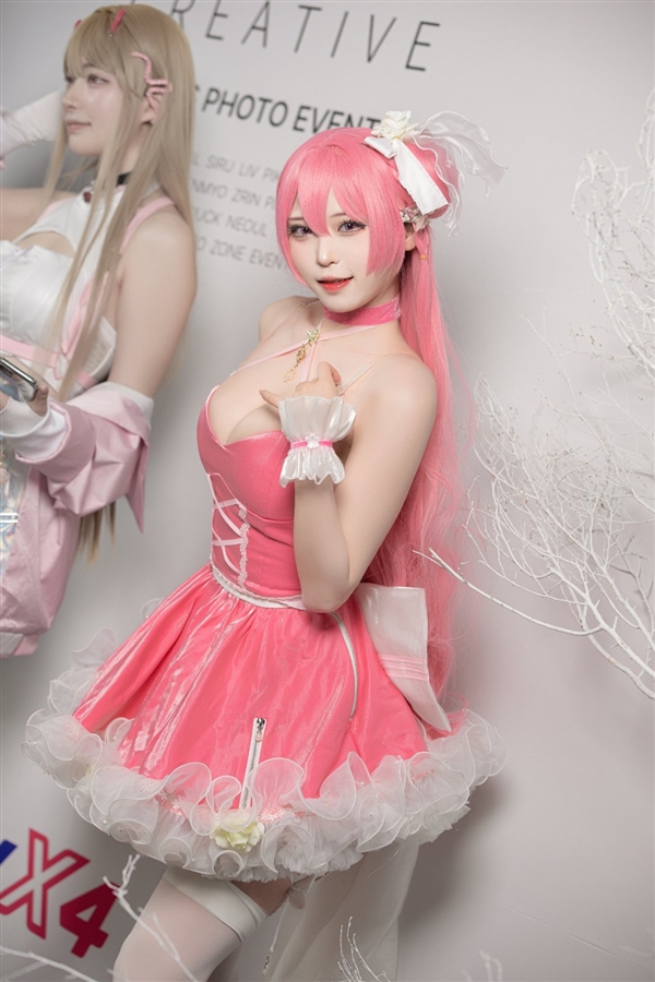 韓國美女Cos《妮姬：勝利女神》美圖：性感好身材展示