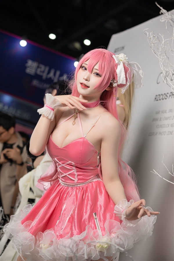 韓國美女Cos《妮姬：勝利女神》美圖：性感好身材展示