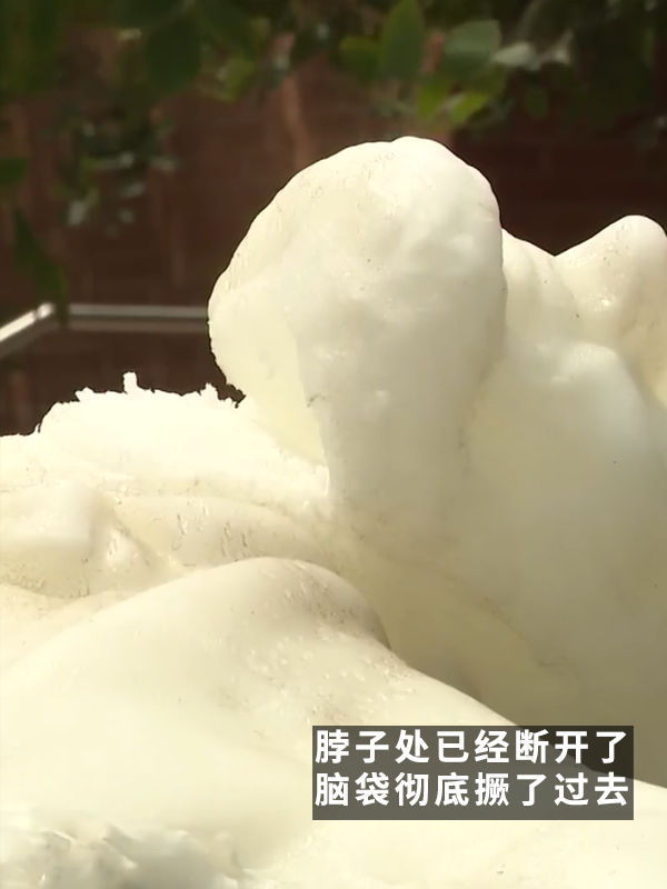 總統(tǒng)的腦袋都被熱掉了！林肯蠟像被熱化 秒變表情包