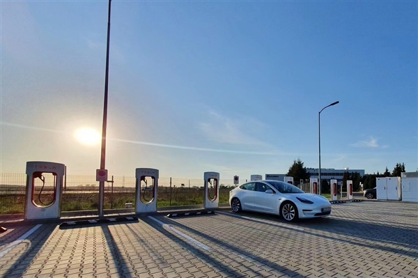 還充電焦慮嗎？全國(guó)充電樁正式突破1000萬(wàn)根 一年暴增54%