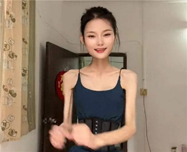 畫面太美！女子身高1米6體重50斤仍減肥 網(wǎng)友質(zhì)疑真實(shí)性：本人回應(yīng)