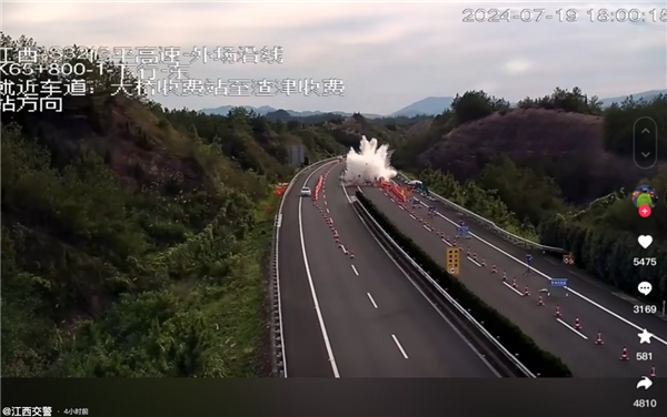 司機(jī)使用輔助駕駛時(shí)看手機(jī)釀事故 不減速撞上前車：網(wǎng)友喊話為何不開(kāi)華為