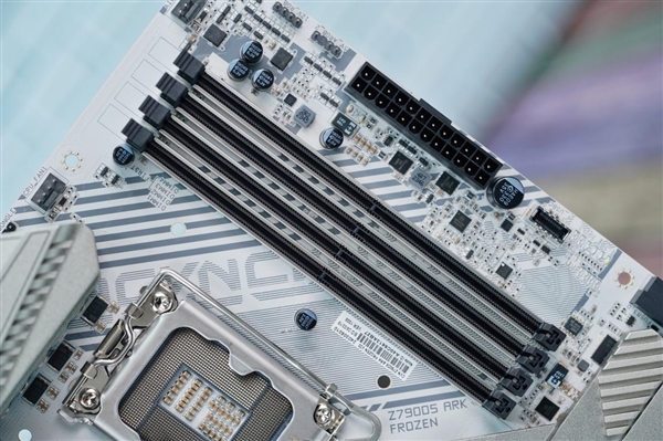 支持i9-14900K！七彩虹VCN Z790D5 ARK FROZEN方舟主板圖賞