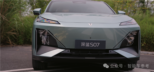 史上便宜華為智駕車！深藍S07視覺輕松挑戰(zhàn)重慶魔鬼高架