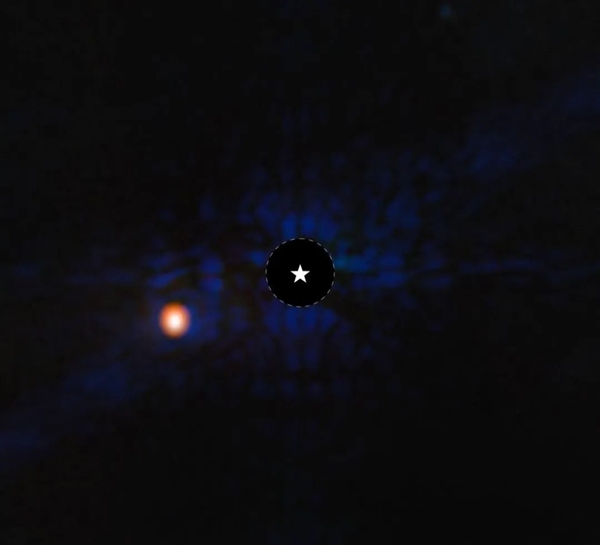 韋布望遠鏡首次直接拍到系外行星！還是個“三體”星系