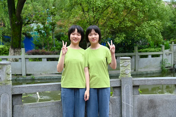 湖南雙胞胎姐妹一同考上北大：要開(kāi)始買(mǎi)不一樣的衣服