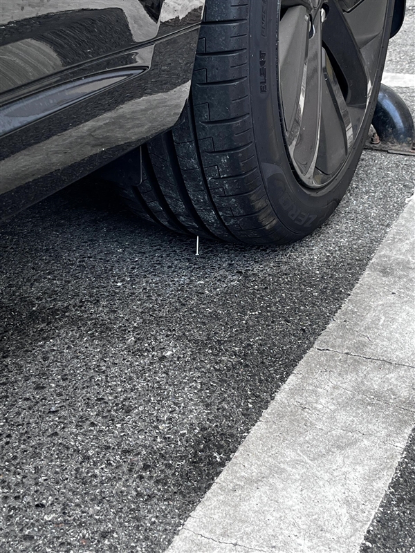 車牌被剪、輪胎被扎！一理想SUV遭惡意破壞：原因唏噓
