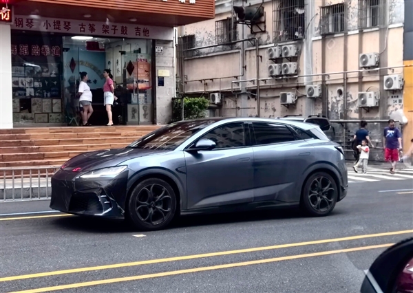 行業(yè)首款兩廂后驅(qū)純電鋼炮！比亞迪海豹06 GT本月亮相