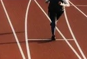 美國運動員稱和女友接吻致興奮劑陽性 得到機構(gòu)赦免：網(wǎng)友都看不下去了