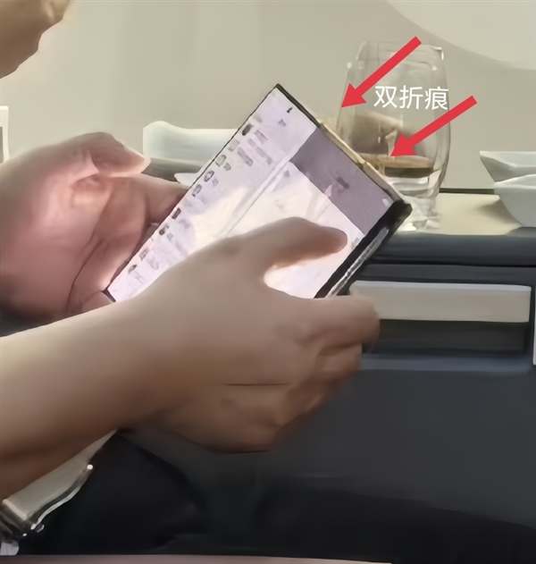 可能是華為貴機(jī)型！余承東用上三折疊屏手機(jī)：售價(jià)要媲美頂配蘋果16