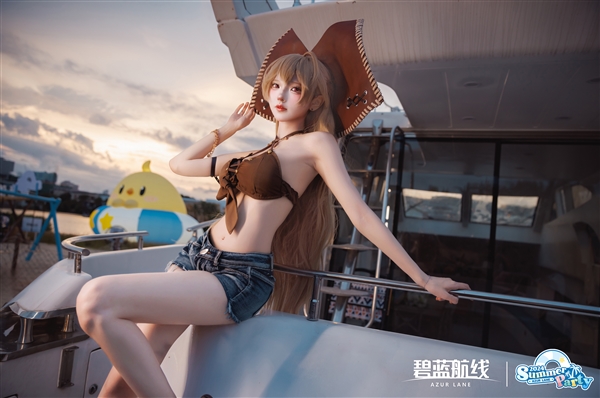 《碧藍航線》港區(qū)盛夏清涼節(jié)返圖：Coser風姿絕美