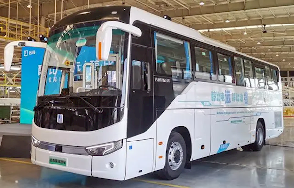 吉利星際首款醇氫電動公路客車U11M發(fā)布：加醇10分鐘 續(xù)航600公里