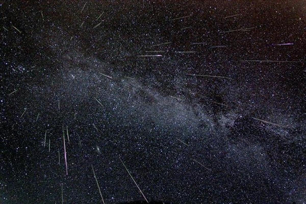 北半球三大流星雨之一！英仙座流星雨今晚迎來極大：肉眼可見 每小時(shí)達(dá)百顆