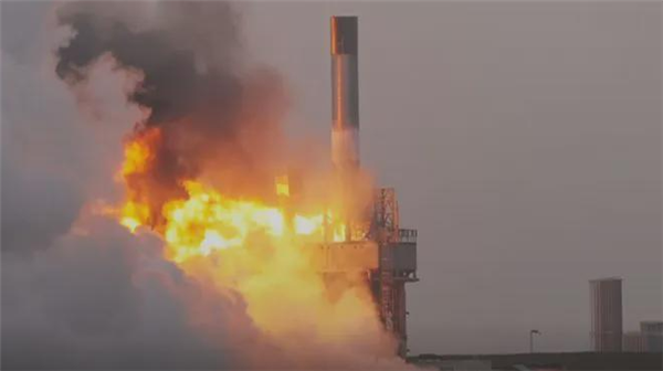 英國太空港火箭測試失?。喊l(fā)動機爆炸、現(xiàn)場升起火球