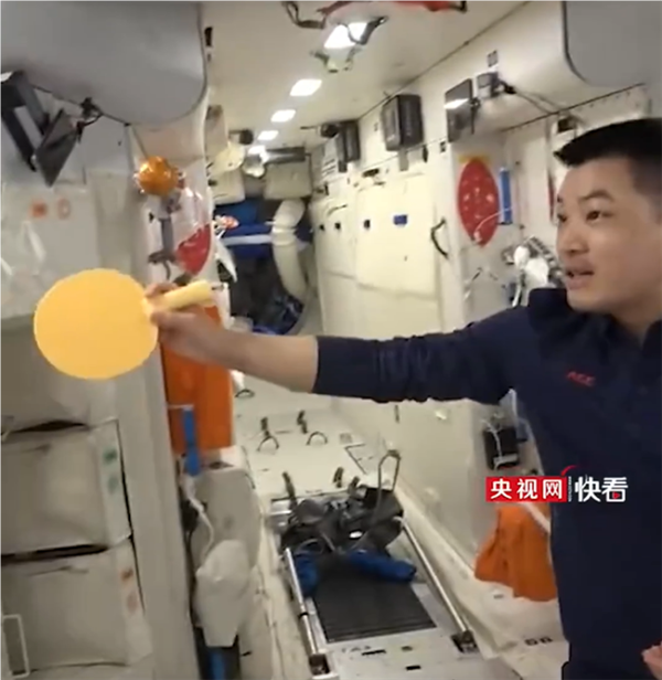能讓宇航員在天上蹲兩年半的 到底是啥樣的日子？