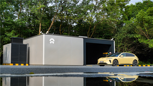 蔚來(lái)跑高速像開(kāi)油車(chē)一樣方便！2025年底換電站有望達(dá)5000座