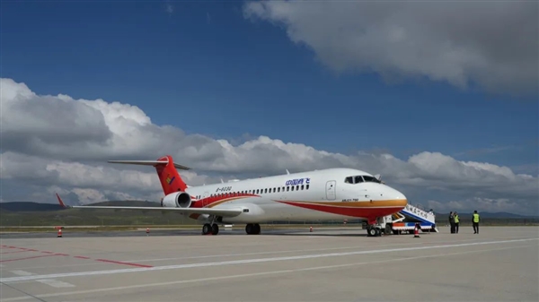 4411米！國產(chǎn)飛機(jī)ARJ21飛到世界高民用機(jī)場