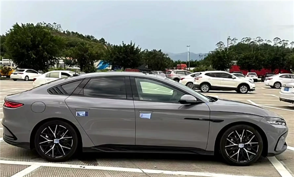 新增激光雷達(dá)！2025款比亞迪漢實(shí)車曝光：預(yù)扣提車價高23萬元