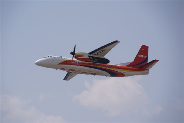 我國(guó)大中型固定翼滅火大飛機(jī)交付：大載水量6噸 可乘28人