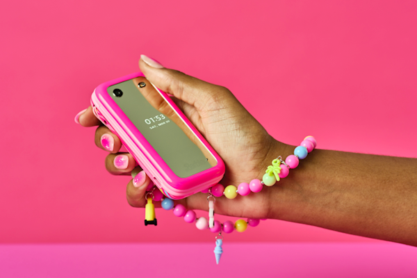 919元！HMD Barbie芭比聯(lián)名翻蓋機發(fā)布：粉色機身少女心爆棚