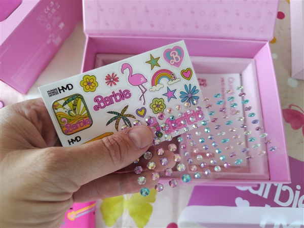 919元！HMD Barbie芭比聯(lián)名翻蓋機發(fā)布：粉色機身少女心爆棚
