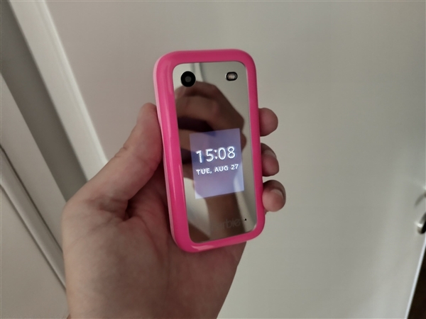919元！HMD Barbie芭比聯(lián)名翻蓋機發(fā)布：粉色機身少女心爆棚