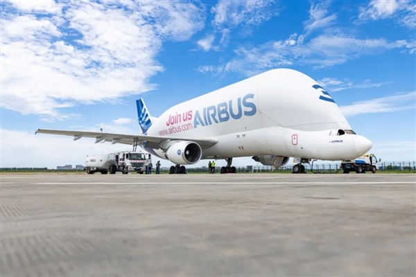 全球僅剩5架！空客“大白鯨”運輸機首次運抵中國青島